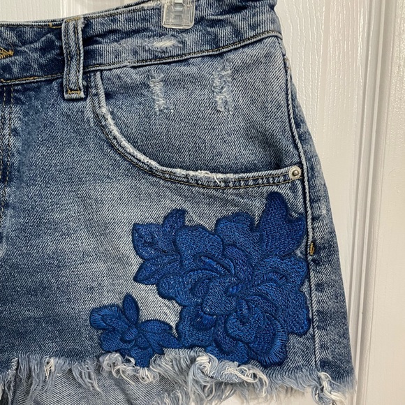 ZARA denim embroidered shorts - Picture 2 of 6